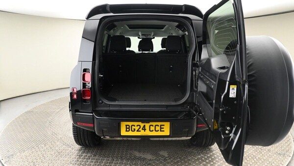 Used Land Rover Defender 110 2024 for sale - 74092876: Photo 10
