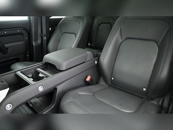 Used Land Rover Defender 110 2024 for sale - 74092876: Photo
