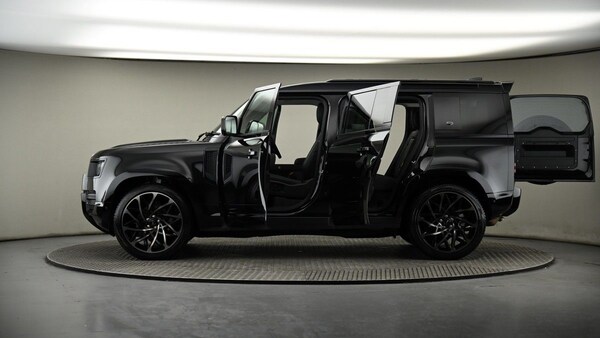 Used Land Rover Defender 110 2024 for sale - 74092876: Photo 74
