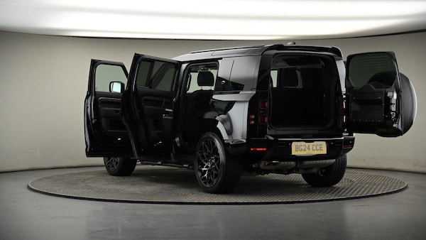 Used Land Rover Defender 110 2024 for sale - 74092876: Photo 8