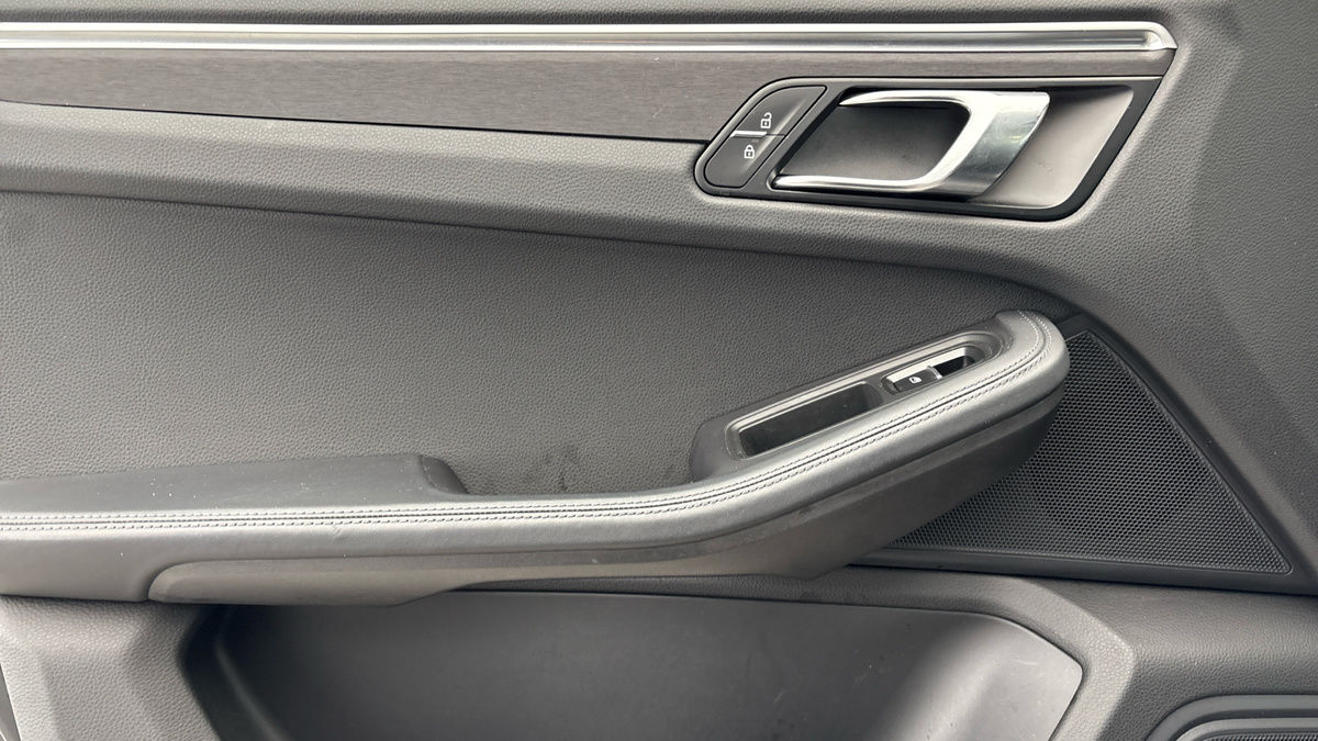 Used Porsche Macan 2021 for sale - 77189048: Photo 19