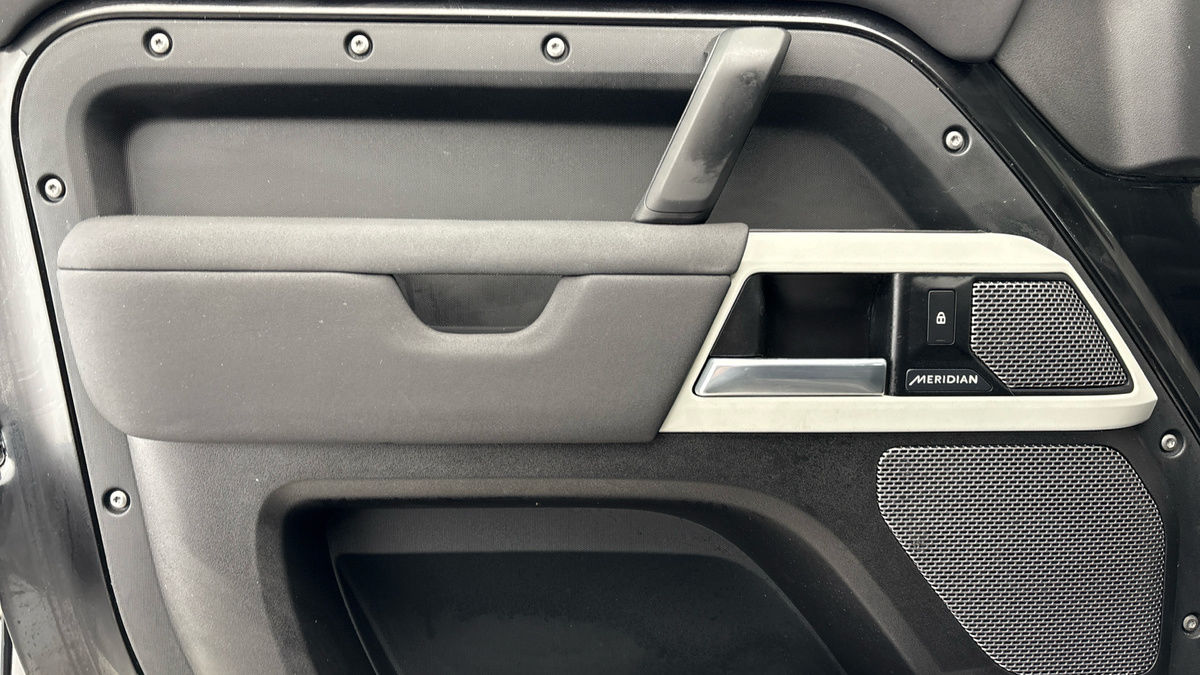 Used Land Rover Defender 110 2020 for sale - 77821831: Photo 19