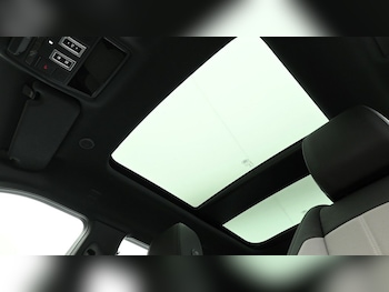 Used Land Rover Range Rover Evoque 2022 for sale - 75560623: Photo