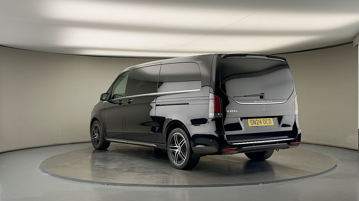 Used Mercedes-Benz V-Class 2024 for sale - 78213247: Photo 2