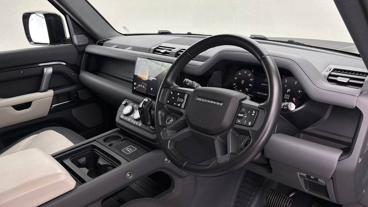 Used Land Rover Defender 130 2022 for sale - 76267784: Photo 5