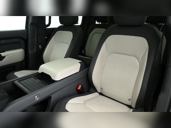 Used Land Rover Defender 110 2024 for sale - 74747679: Photo