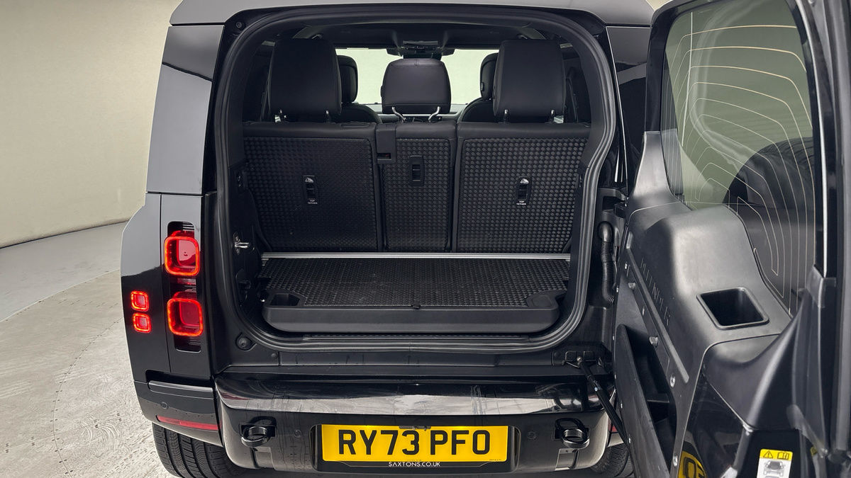 Used Land Rover Defender 90 2023 for sale - 77548019: Photo 11