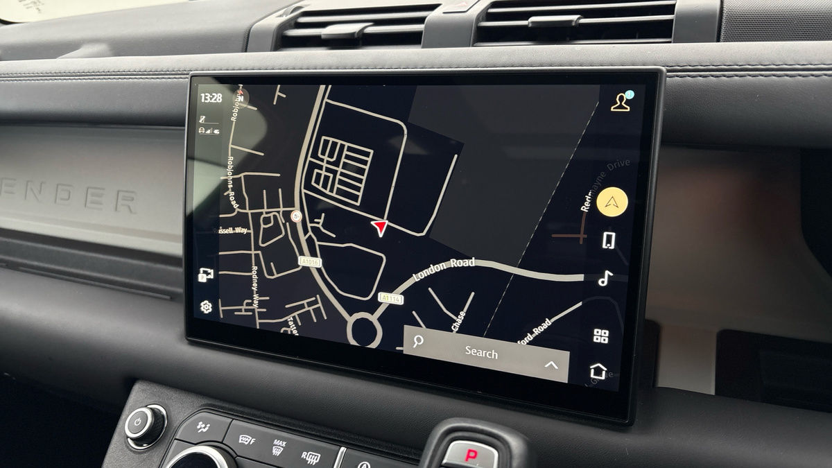 Used Land Rover Defender 90 2023 for sale - 77548019: Photo 17