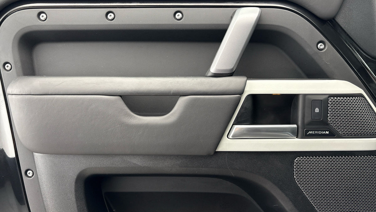 Used Land Rover Defender 90 2023 for sale - 77548019: Photo 19