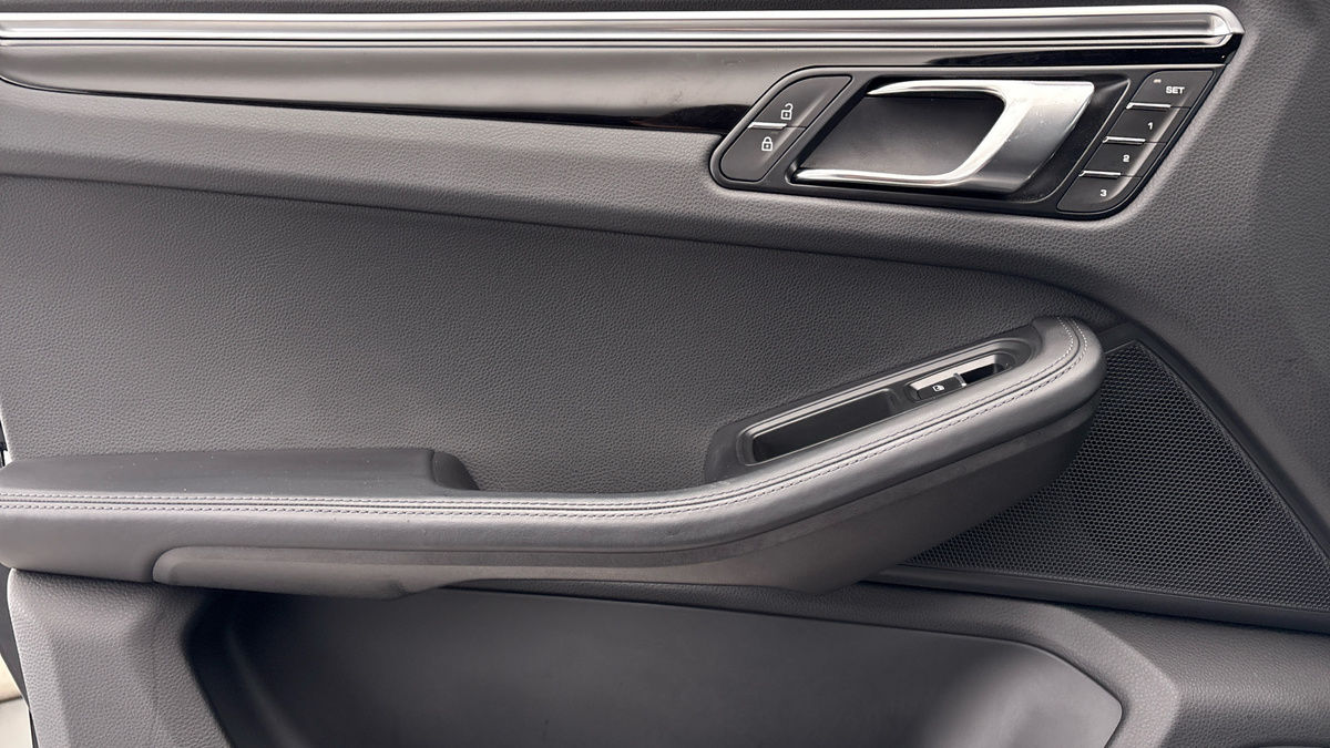 Used Porsche Macan 2023 for sale - 77821834: Photo 19