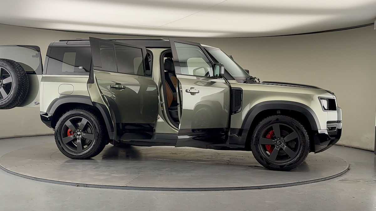 Used Land Rover Defender 2023 for sale - 77694012: Photo 55