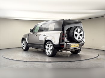 Used Land Rover Defender 110 2024 for sale - 77921037: Photo