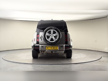 Used Land Rover Defender 110 2024 for sale - 77921037: Photo