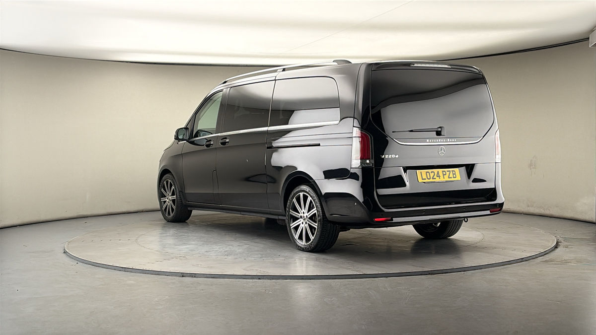 Used Mercedes-Benz V-Class 2024 for sale - 78213272: Photo 2