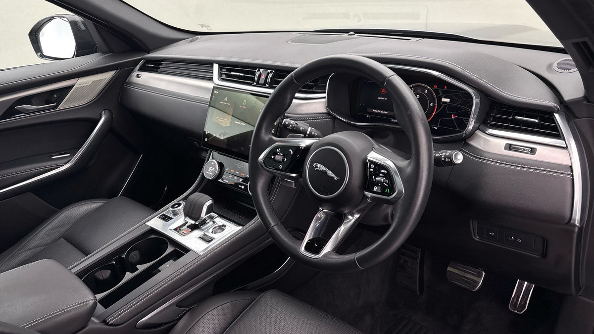 Used Jaguar F-Pace 2023 for sale - 76334534: Photo 5