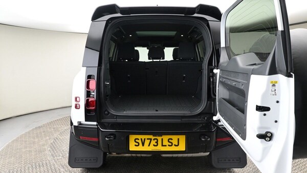 Used Land Rover Defender 110 2023 for sale - 74542637: Photo 10