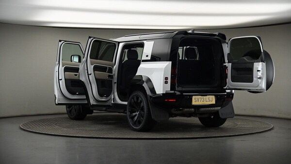 Used Land Rover Defender 110 2023 for sale - 74542637: Photo 8