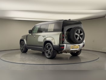 Used Land Rover Defender 110 2024 for sale - 77228048: Photo