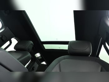 Used Land Rover Defender 110 2023 for sale - 74107147: Photo