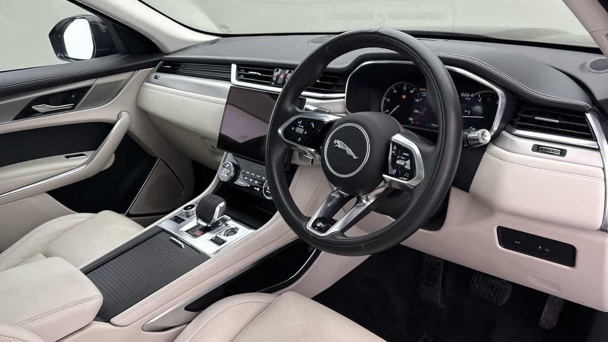 Used Jaguar F-Pace 2022 for sale - 76686937: Photo 5