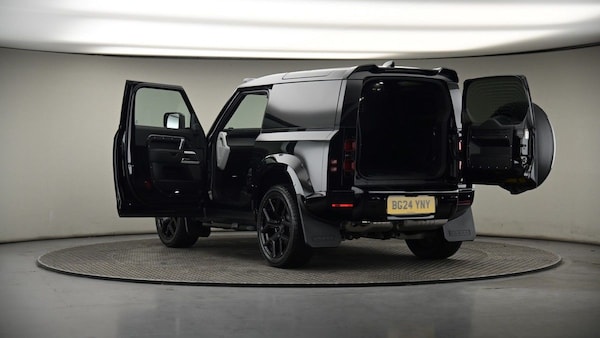 Used Land Rover Defender 90 2024 for sale - 74092956: Photo 8