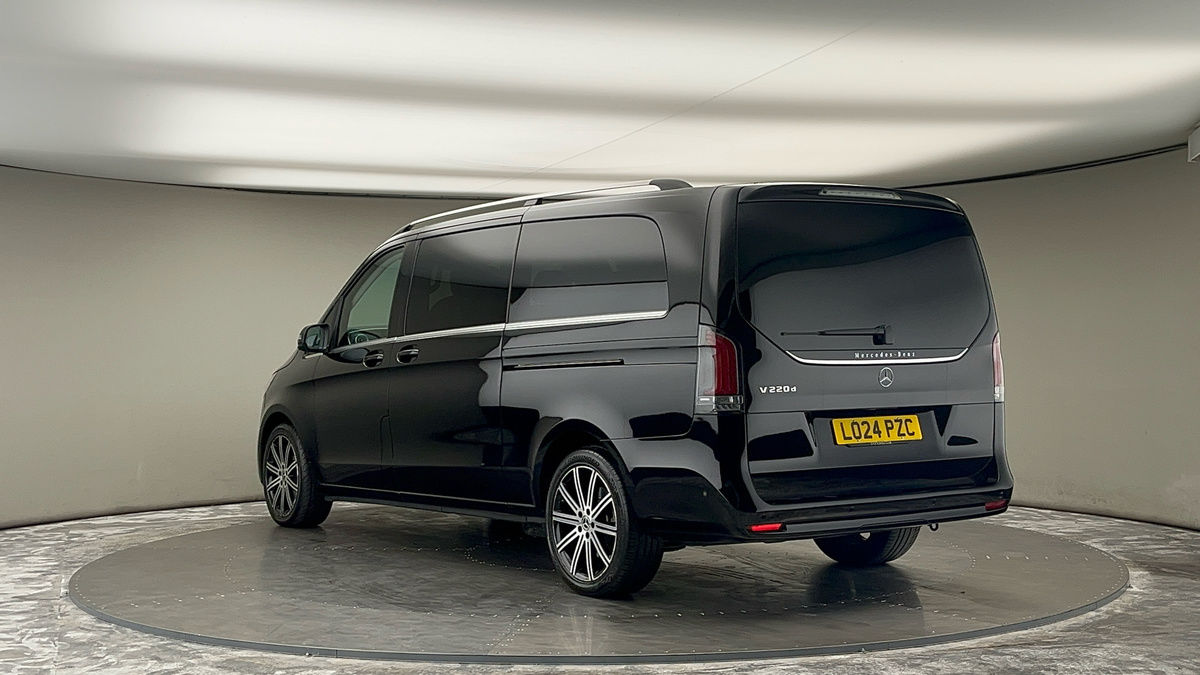 Used Mercedes-Benz V-Class 2024 for sale - 75778093: Photo 2