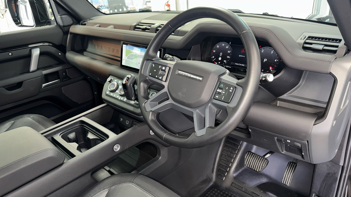 Used Land Rover Defender 110 2024 for sale - 76040259: Photo 10