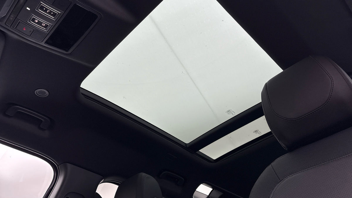 Used Land Rover Defender 110 2024 for sale - 76040259: Photo 11