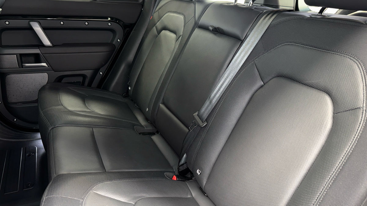 Used Land Rover Defender 110 2024 for sale - 76040259: Photo 16