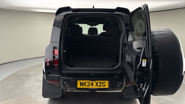 Used Land Rover Defender 110 2024 for sale - 76040259: Photo 21