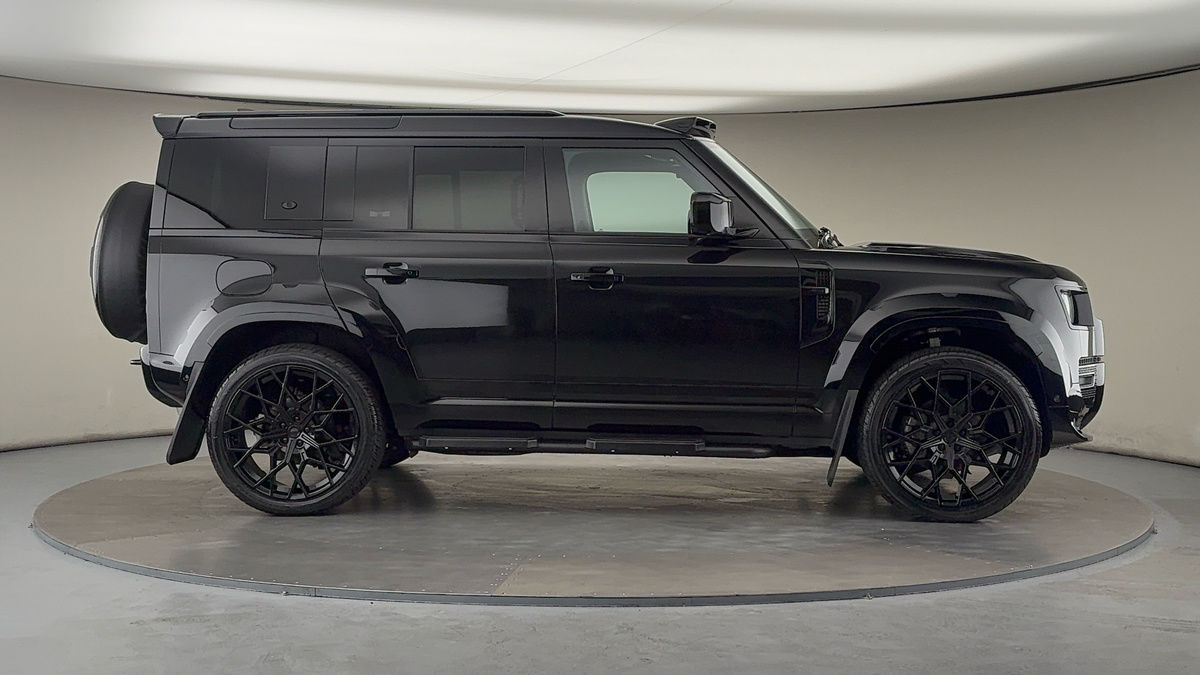 Used Land Rover Defender 110 2024 for sale - 76040259: Photo 31