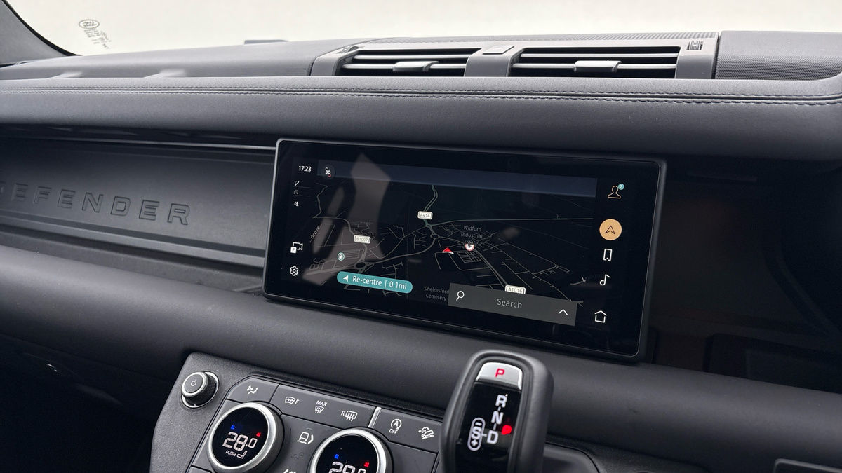 Used Land Rover Defender 110 2024 for sale - 76040259: Photo 33