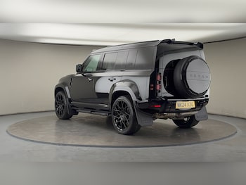 Used Land Rover Defender 110 2024 for sale - 76040259: Photo