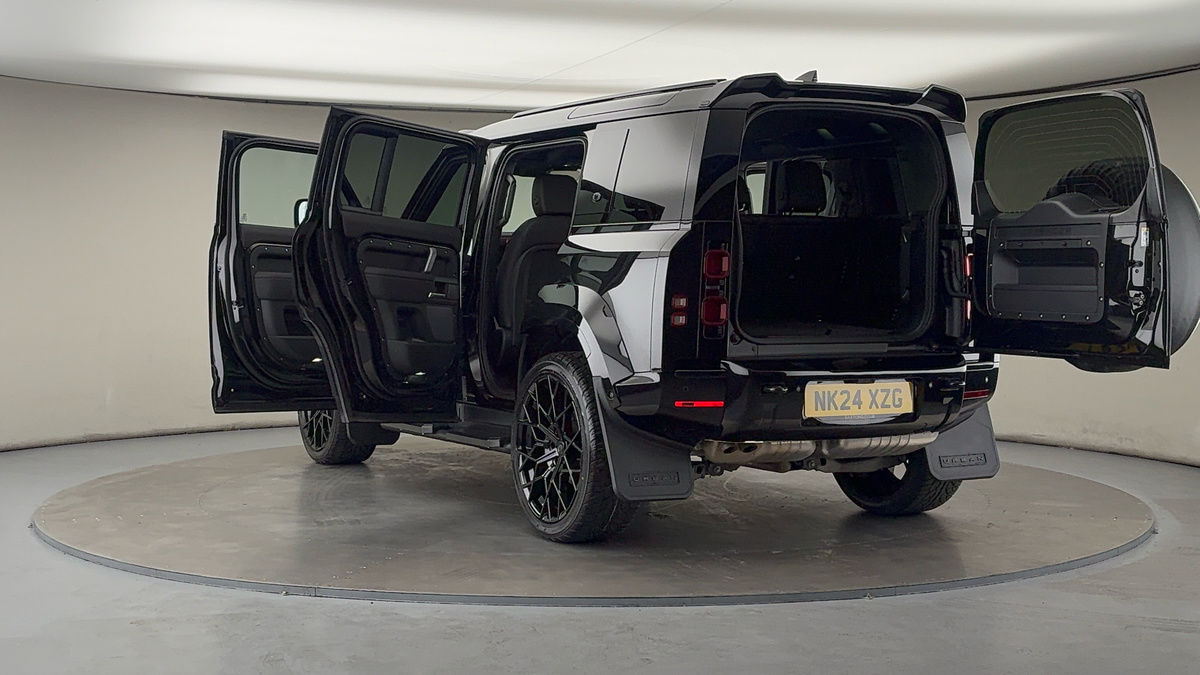 Used Land Rover Defender 110 2024 for sale - 76040259: Photo 43