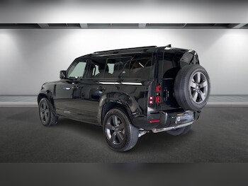 Used Land Rover Defender 110 2024 for sale - 76040259: Photo