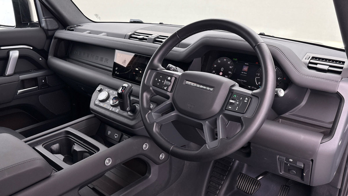 Used Land Rover Defender 110 2024 for sale - 76040259: Photo 9