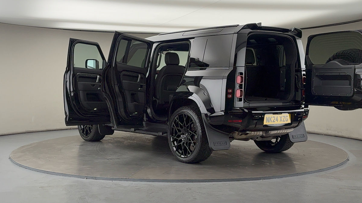 Used Land Rover Defender 110 2024 for sale - 76040259: Photo 91