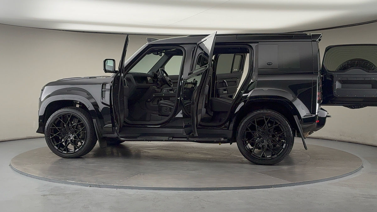 Used Land Rover Defender 110 2024 for sale - 76040259: Photo 96