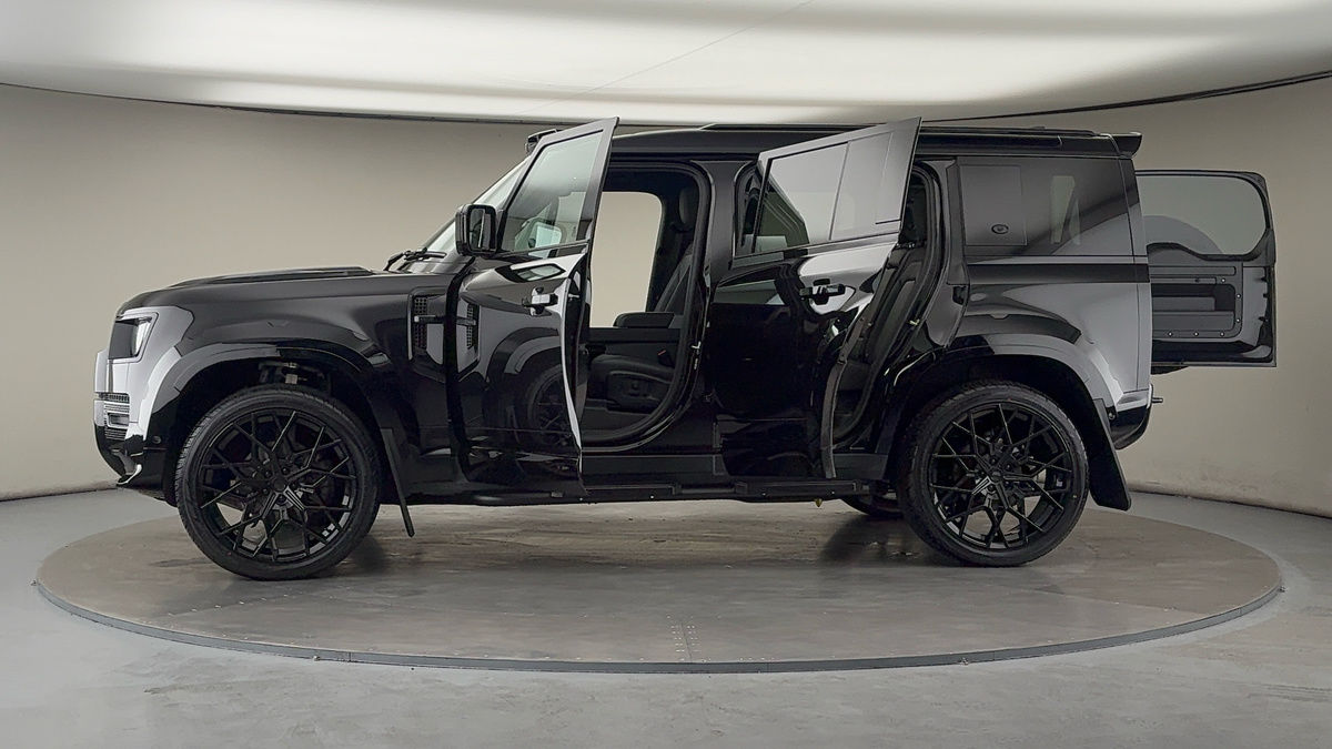 Used Land Rover Defender 110 2024 for sale - 76040259: Photo 98