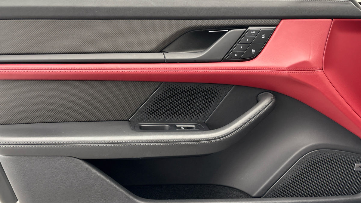 Used Porsche Taycan 2023 for sale - 76821415: Photo 19