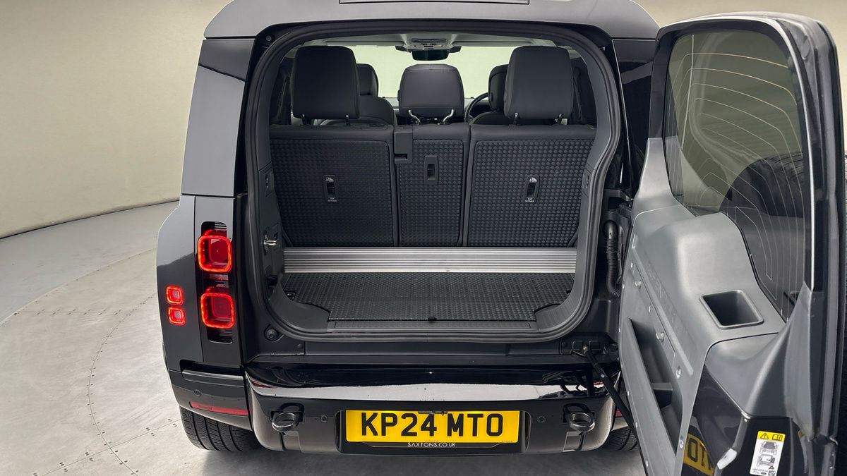 Used Land Rover Defender 2024 for sale - 77494474: Photo 11