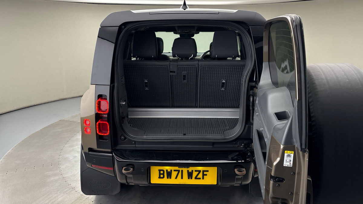 Used Land Rover Defender 2021 for sale - 76884651: Photo 11