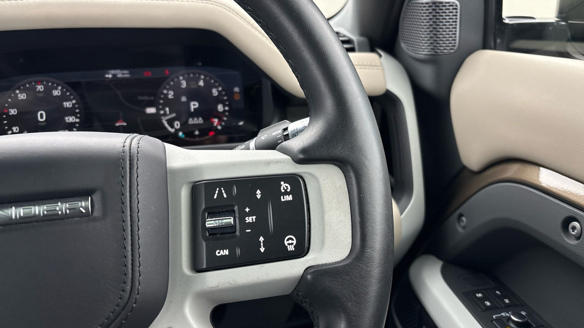 Used Land Rover Defender 2021 for sale - 76884651: Photo 14