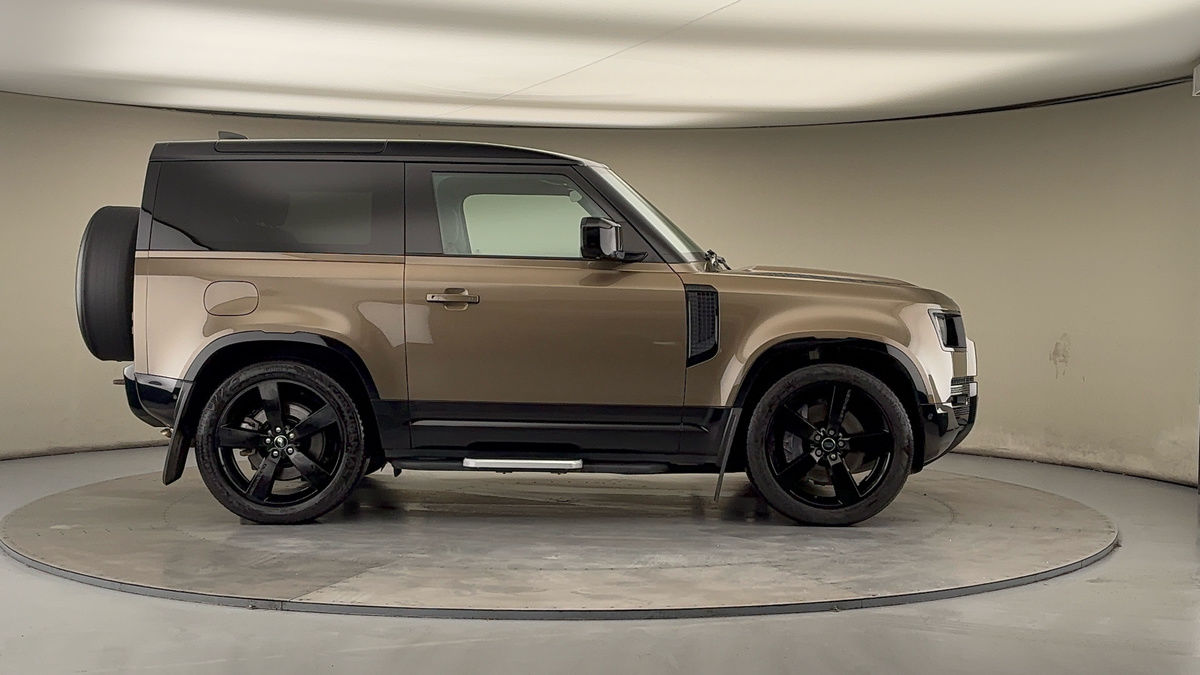 Used Land Rover Defender 2021 for sale - 76884651: Photo 16