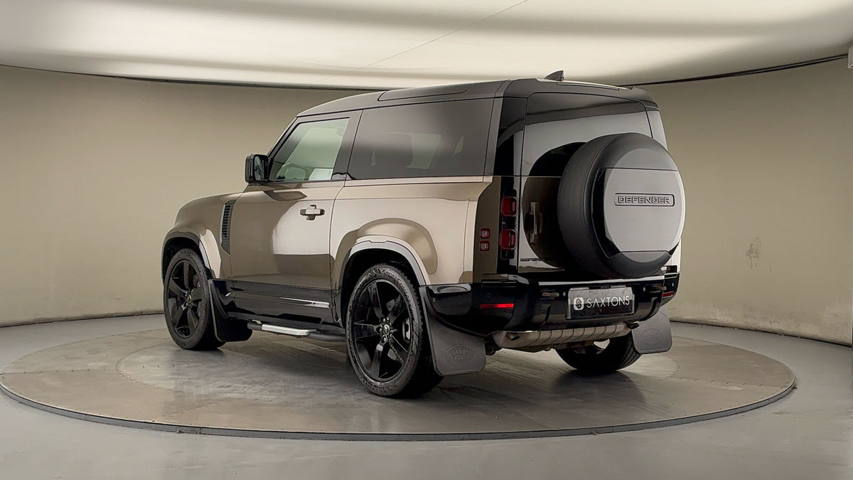 Used Land Rover Defender 2021 for sale - 76884651: Photo 2