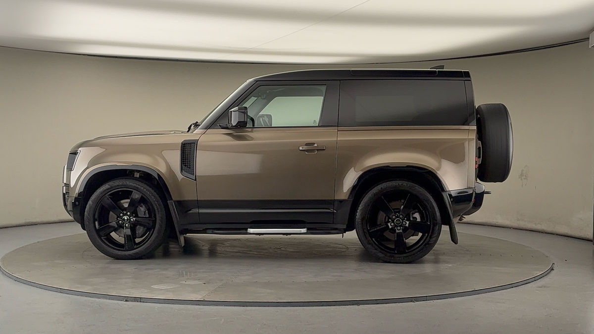 Used Land Rover Defender 2021 for sale - 76884651: Photo 27