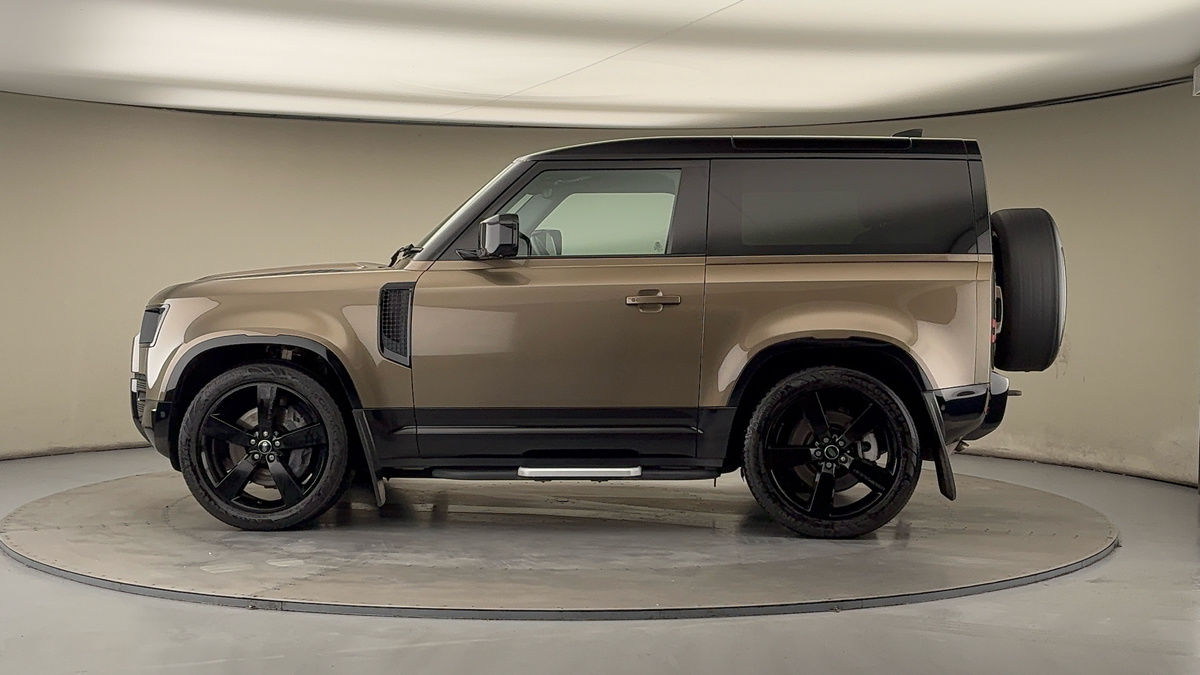 Used Land Rover Defender 2021 for sale - 76884651: Photo 28