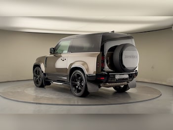 Used Land Rover Defender 2021 for sale - 76884651: Photo