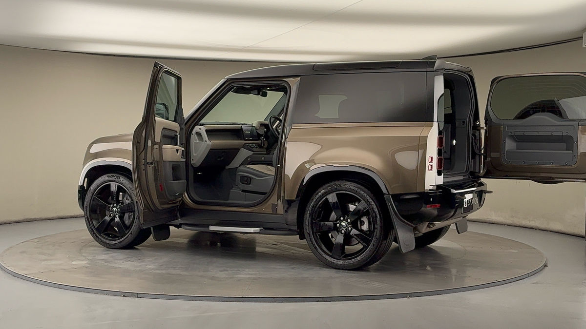 Used Land Rover Defender 2021 for sale - 76884651: Photo 46