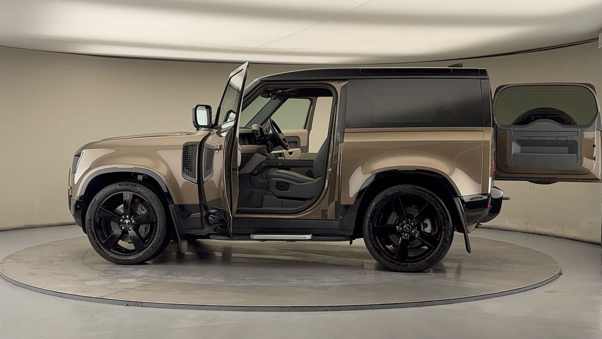 Used Land Rover Defender 2021 for sale - 76884651: Photo 47